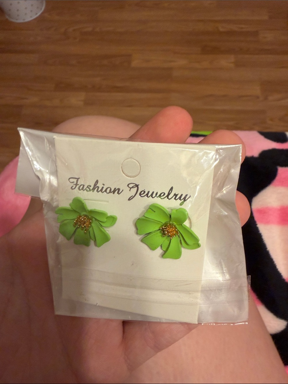 Fashion Jewelry Bright Green Floral Stud Earrings with Gold Centers